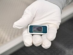 Si prevede che le CPU Intel Nova Lake utilizzino il nodo di processo Intel 18A all'avanguardia, lo stesso nodo utilizzato per i chip Panther Lake. (Campione di chip Panther Lake qui raffigurato). (Fonte immagine: Intel)