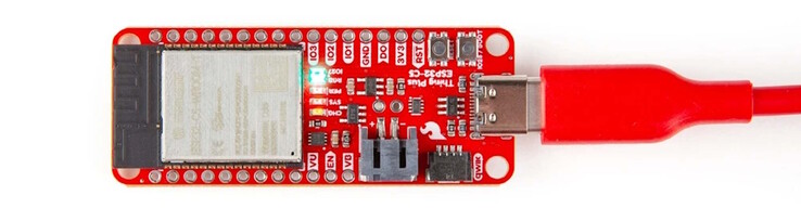 È disponibile un LED RGB indirizzato