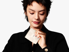 Il Mix Flip 2 parte da 999 dollari su Giztop. Nella foto: un&#039;immagine promozionale del telefono pieghevole. (Fonte: Xiaomi)