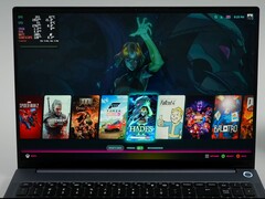 Il portatile AIM MAX+ con Bazzite e giochi come Spider-Man 2, The Witcher 3 e Hades mostrati nel launcher... (Fonte immagine: ETA PRIME su YouTube)