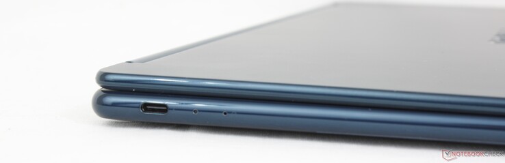 A sinistra: USB-C Thunderbolt 4 con DisplayPort 2.1 + Power Delivery