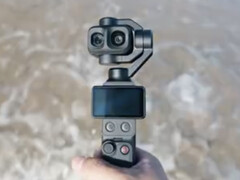 Un primo piano del DJI Osmo Pocket 4P con i suoi due obiettivi.