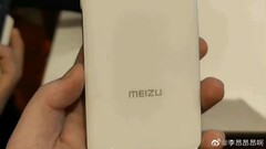 Il &quot;Meizu 20 Pro&quot; in libertà. (Fonte: Leon Angang via Weibo)