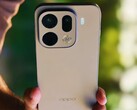 Oppo Find X9s Pro ha due fotocamere da 200MP e una da 50MP sul retro.