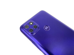 Il gigante della batteria di Motorola può essere acquistato anche in viola lucido.