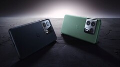 Il modello OnePlus 10 Pro, lanciato nel 2022, presentava un modulo fotocamera di forma quadrata. (Fonte: OnePlus)