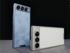 Il concept Tecno Phantom Ultimate G Fold (nella foto) in due colori diversi. (Fonte: Tecno)