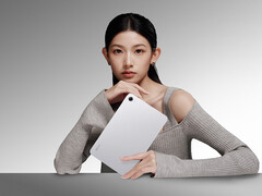 Xiaomi ha presentato una nuova configurazione per il Redmi K Pad 2. Nell’immagine: una foto promozionale del tablet nella variante color argento.