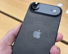 unità display iPhone Air Space Black con graffi intorno all'area MagSafe. (Fonte: Consomac)