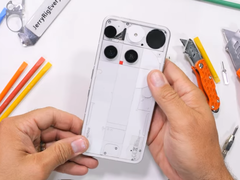 Il Telefono Nulla (3). (Fonte immagine: JerryRigEverything via YouTube)