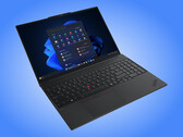 Il ThinkPad E16 Gen 3 conserva molte caratteristiche fondamentali amate dai fan di ThinkPad, come il TrackPoint e i pulsanti del mouse dedicati.