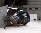 Tesla Model Y, test d'urto per sovrapposizione di piccole dimensioni sul lato del conducente. (Fonte: IIHS/YT)