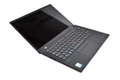 L'X1 Carbon Gen 9 è arrivato: Lenovo ThinkPad flagship con un nuovo design è in rassegna