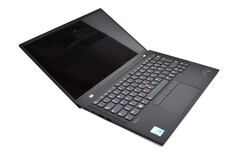 L&#039;X1 Carbon Gen 9 è arrivato: Lenovo ThinkPad flagship con un nuovo design è in rassegna