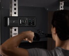 Un uomo utilizza il Gym Nano