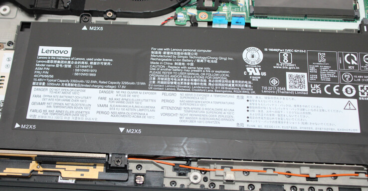 La batteria interna ha una capacità di 52,5 Wh.