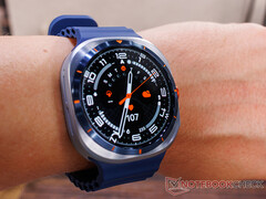 2025 Galaxy Watch Ultra (nella foto) dispone di 64 GB di memoria (fonte: Notebookcheck)