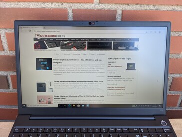 Lenovo ThinkPad E15 Gen 2 all'aperto