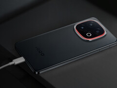 la prossima ammiraglia di iQOO potrebbe contenere una batteria da 7.000 mAh. Nella foto: iQOO 13. (Fonte: iQOO)