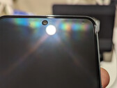 Un Pixel 8 Pro che presenta piccoli urti sul display. (Fonte: Supporto Google)