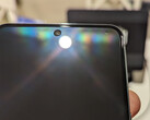 Un Pixel 8 Pro che presenta piccoli urti sul display. (Fonte: Supporto Google)