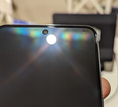 Un Pixel 8 Pro che presenta piccoli urti sul display. (Fonte: Supporto Google)