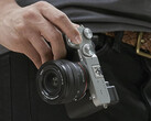 La Sony A7C originale è una fotocamera compatta molto capace, ma avrebbe bisogno di un aggiornamento. (Fonte: Sony)