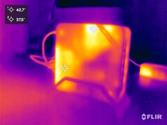 Minisforum Venus Series UM560 XT vs stress test