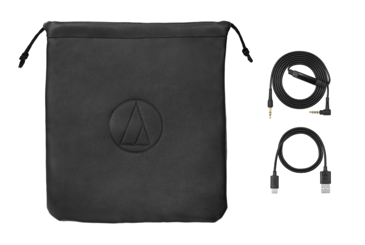 Le cuffie Audio-Technica ATH-AL5NC vengono fornite con una custodia da trasporto, un cavo di ricarica e un cavo audio.