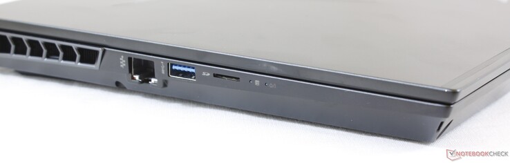 A sinsitra: Gigabit RJ-45, USB 3.1 w/ PowerShare, MicroSD reader