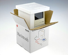 Un'edizione da collezione del pico-mac-nano viene fornita in una scatola replica abbinata. (Fonte: Nick Gillard)