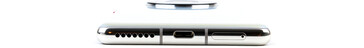 In basso: Altoparlante, USB, slot per schede