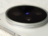 A quanto pare, anche lo zoom continuo è sulla lista delle cose da fare per lo sviluppo di Vivo X300 Ultra. (Immagine: Weibo)
