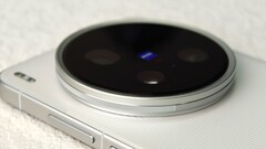 A quanto pare, anche lo zoom continuo è sulla lista delle cose da fare per lo sviluppo di Vivo X300 Ultra. (Immagine: Weibo)