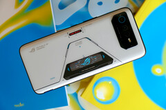 Il ROG Phone 6D probabilmente condividerà lo chassis con i suoi fratelli. (Fonte: Digital Trends)