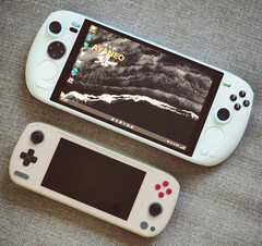 L'AYANEO KUN con l'AYANEO AIR 1S. (Fonte: AYANEO)