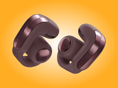 Gli auricolari Bose Ultra Open Earbuds di seconda generazione nella finitura Cherry Chocolate.
