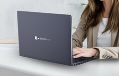 L'immagine è un'immagine ufficiale di marketing del portatile Dynabook Portege X30L della generazione precedente.