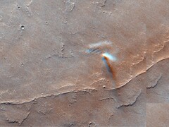 Un diavolo di polvere fotografato su Marte (Fonte immagine: ESA, TGO e CaSSIS; ritagliato)