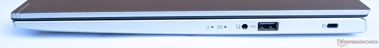 A destra: jack audio combinato, 1x USB 2.0 Type-A, Kensington Lock