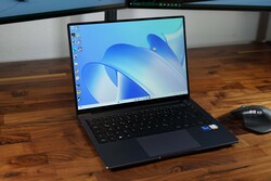 Huawei MateBook 14 in grigio spazio