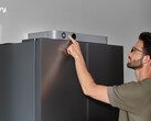 Il Jackery FridgeGuard è dotato di un piccolo schermo LCD