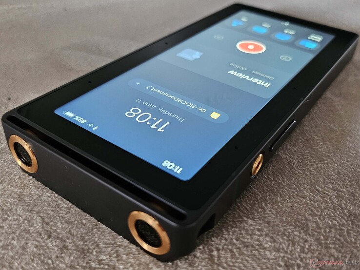 Il registratore iFLYTEK AI Recorder S6 è dotato di 2 microfoni direzionali e 6 microfoni omnidirezionali.