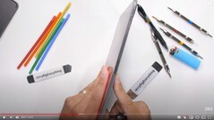 Il punto debole di iPad Pro, il microfono (Image Source: JerryRigEverything)