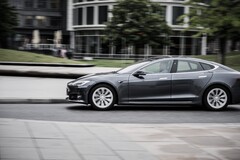 Tesla richiama le auto dopo aver riscontrato problemi con la modalità di guida autonoma. (Fonte: Moritz Kindler via Unsplash)