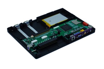 A bordo ci sono una batteria e alcune opzioni di connettività più vecchie (fonte: 8064YES!)