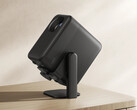 Il supporto multiangolare per proiettori con un modello Smart Projector serie L1 collegato.