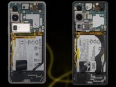 I modelli Sony Xperia 1 VI (L) e Xperia 1 V (R) mostrano quanto spazio occupa la batteria. (Fonte immagine: WekiHome/Unsplash - modificato)