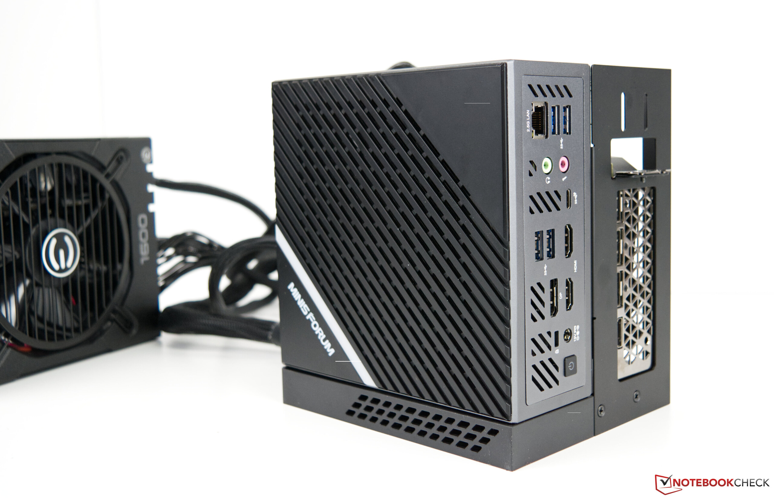 Recensione del Minisforum EliteMini B550 Mini PC compatto con scheda