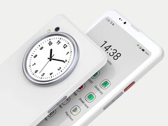 BigMe HiBreak Dual ha un display E Ink a colori sul davanti e un LCD a colori sul retro.